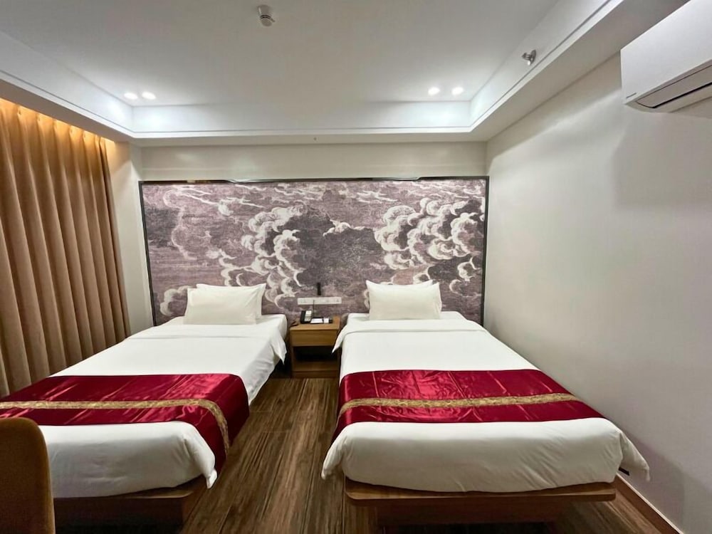 Superior Twin Room, Balcony, City View photo 1