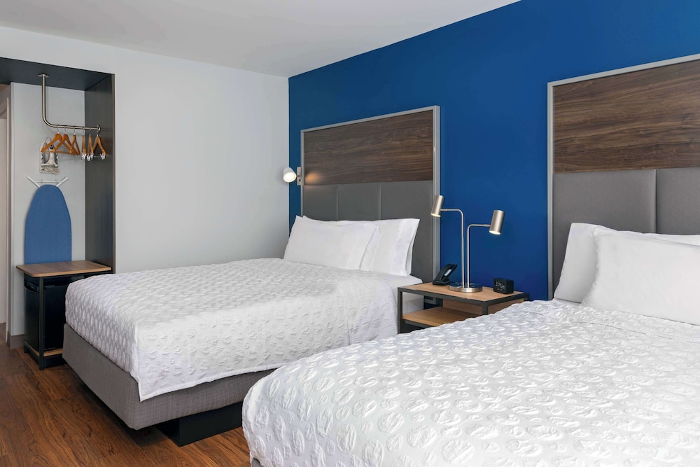 Room, 2 Queen Beds, Accessible, Bathtub (Mobility & Hearing, Bathtub) - Photo 1
