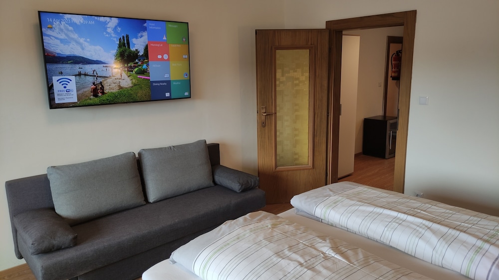 Standard Quadruple Room, 2 Bedrooms, Non Smoking, Lake View photo 2