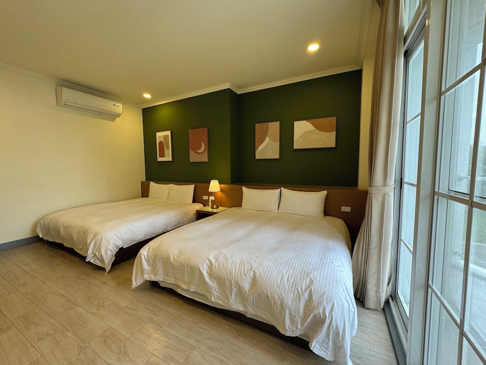 Superior Quadruple Room photo 2