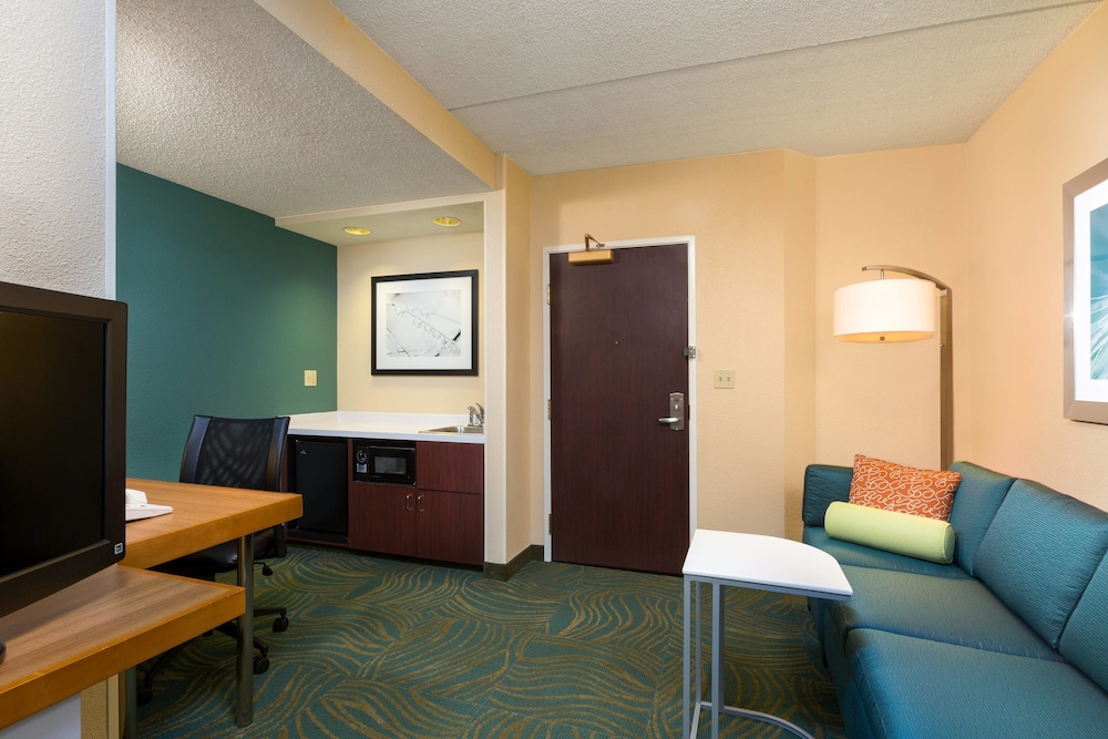 Suite, 2 Double Beds (Mobility/Hearing Access, Roll-In Shwr) - Photo 3