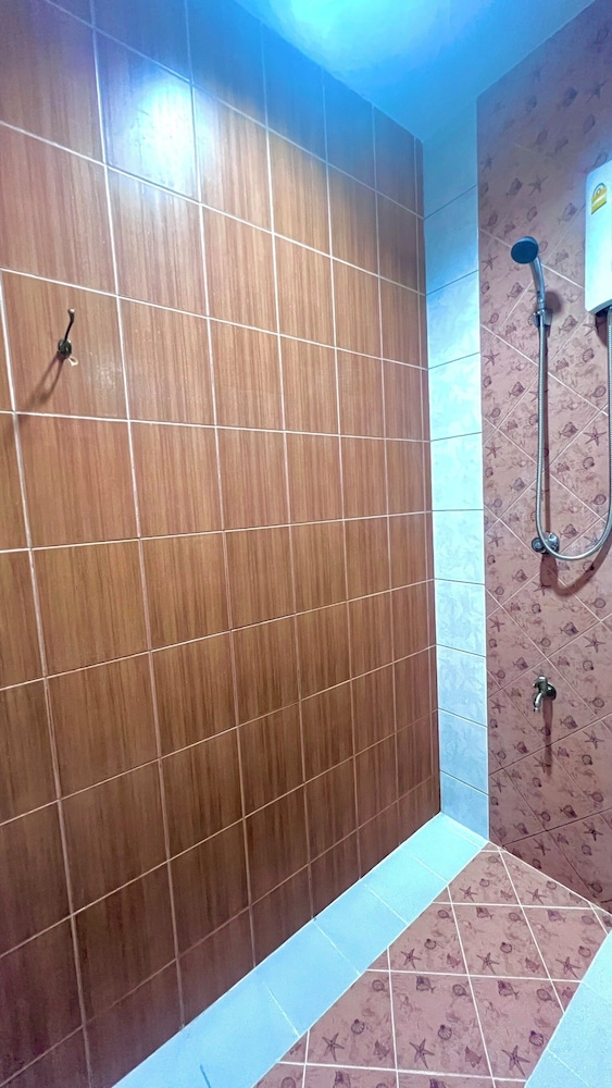 Superior Twin Room, Non Smoking - Photo 5