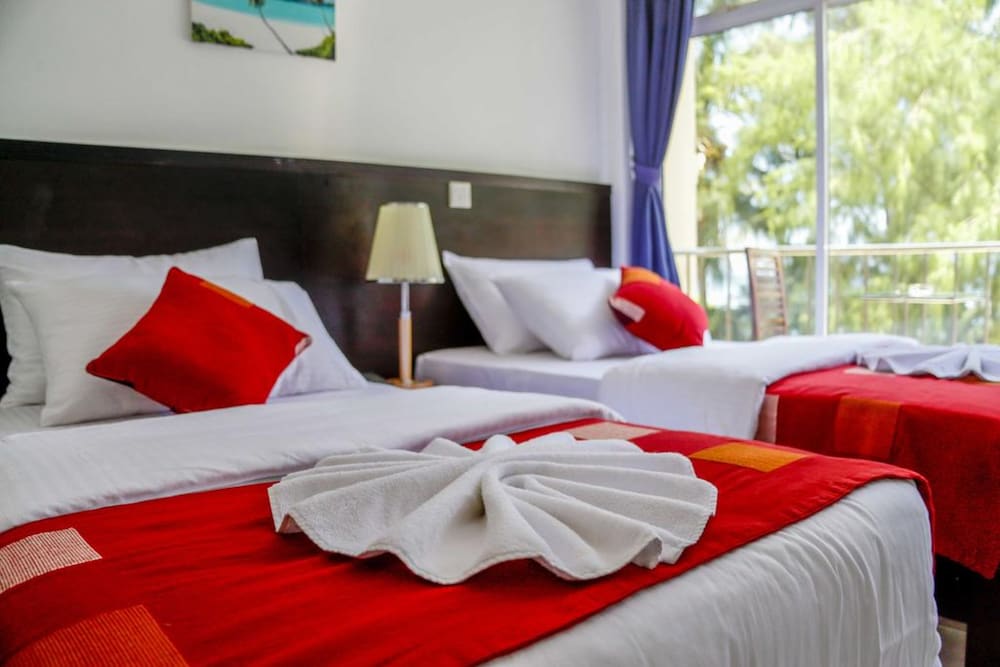 Deluxe Twin Room, 2 Twin Beds, Beach View photo 1
