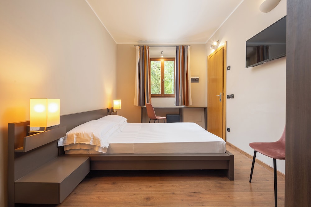 Standard Double Room photo 2