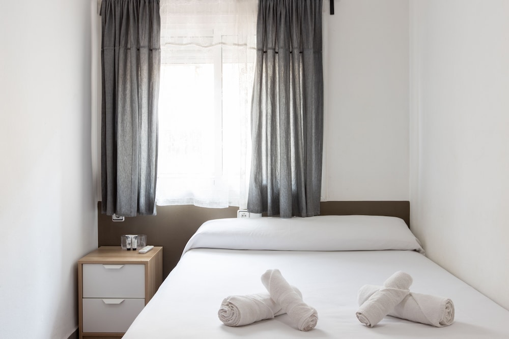 Basic Double Room, Private Bathroom photo 3