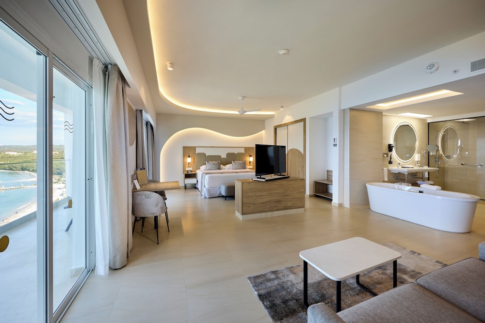 Suite, Ocean View (B2C-US)