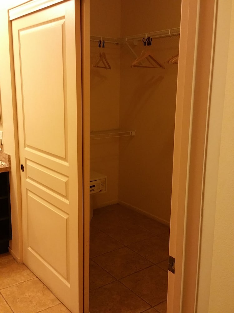 Deluxe Apartment, 2 Bedrooms - Photo 9