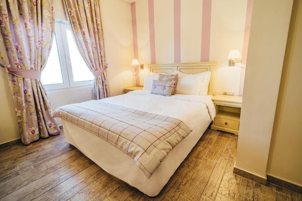 Deluxe Double Room Purple photo 1