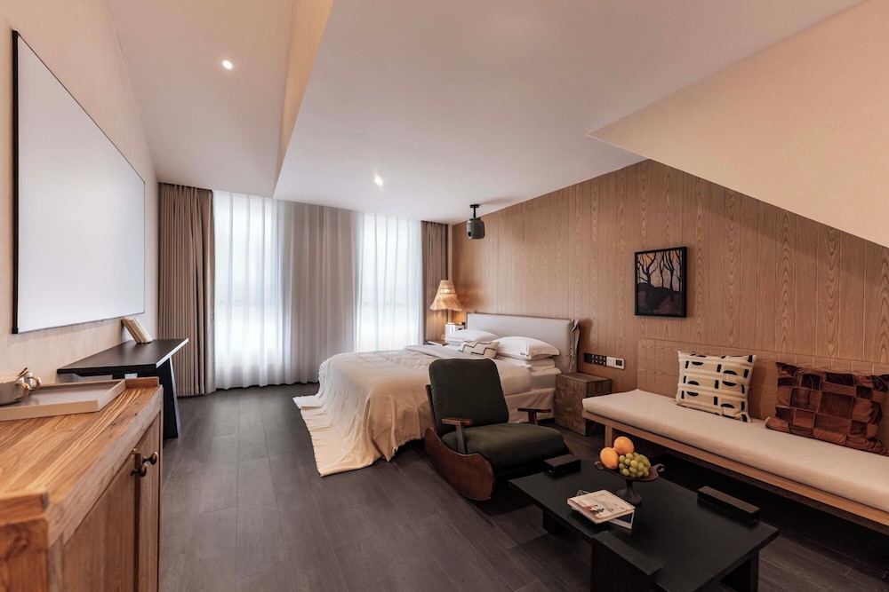 Deluxe Suite, Hill View photo 2