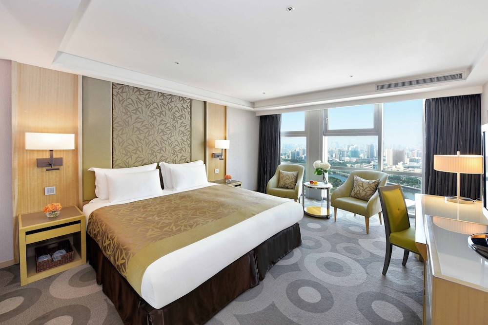 Superior Room, City View, Executive Level - Photo 3