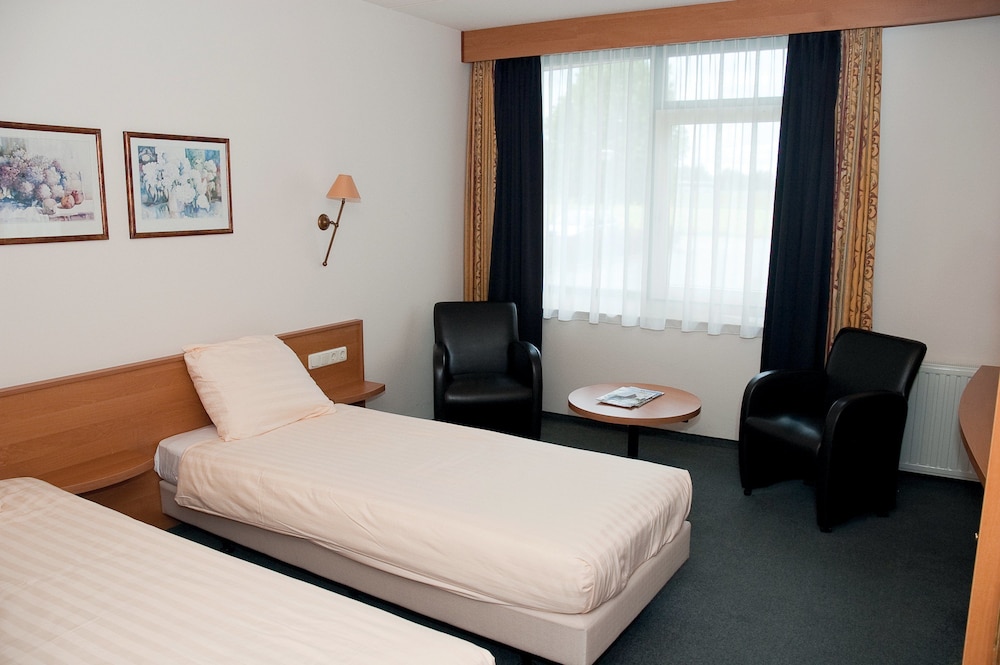 Double Room, Accessible (shower) photo 3