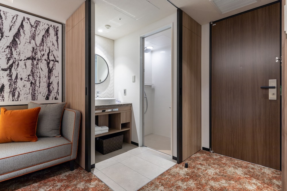 King Bed Room - Photo 2