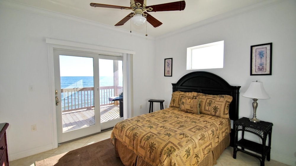 House, Multiple Beds (West Beach - 104 Westward Ho) photo 1
