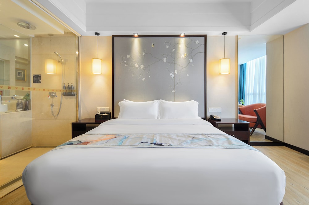 Deluxe Single Room, 1 Queen Bed photo 3