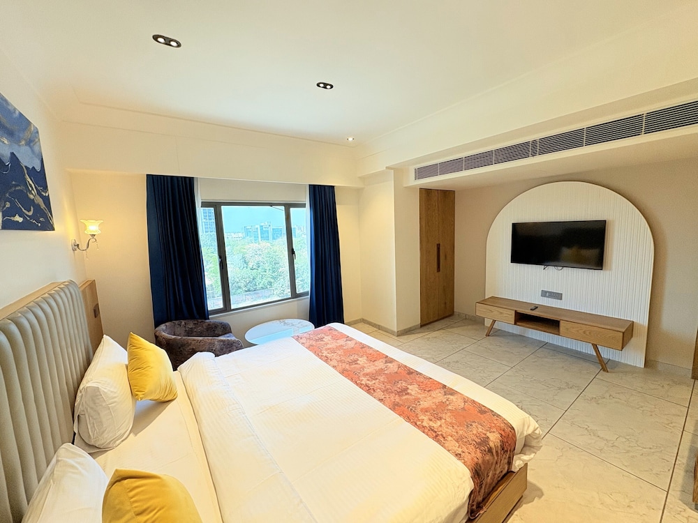 Deluxe Double or Twin Room, City View