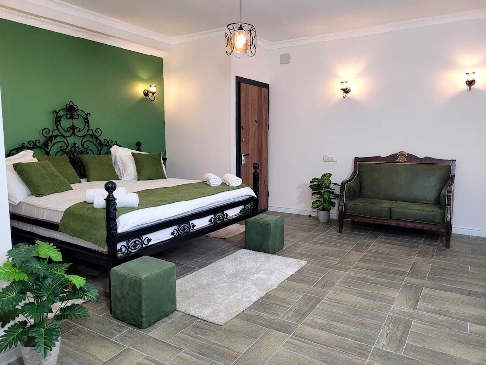 Design Room, 1 King Bed with Sofa bed, River View
