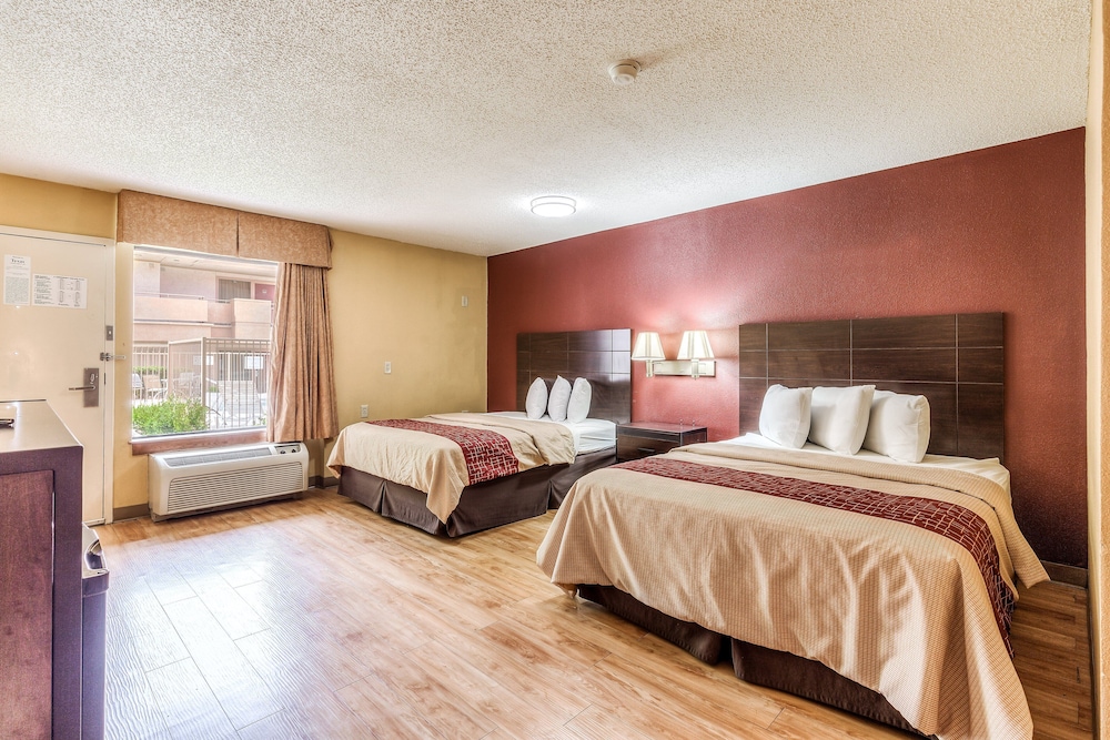 Deluxe Room, 2 Queen Beds, Non Smoking - Photo 2