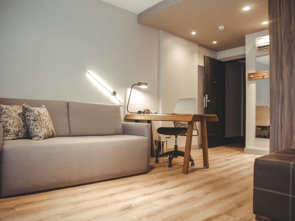 Executive Apartment, 1 King Bed, Accessible, Balcony - Photo 4