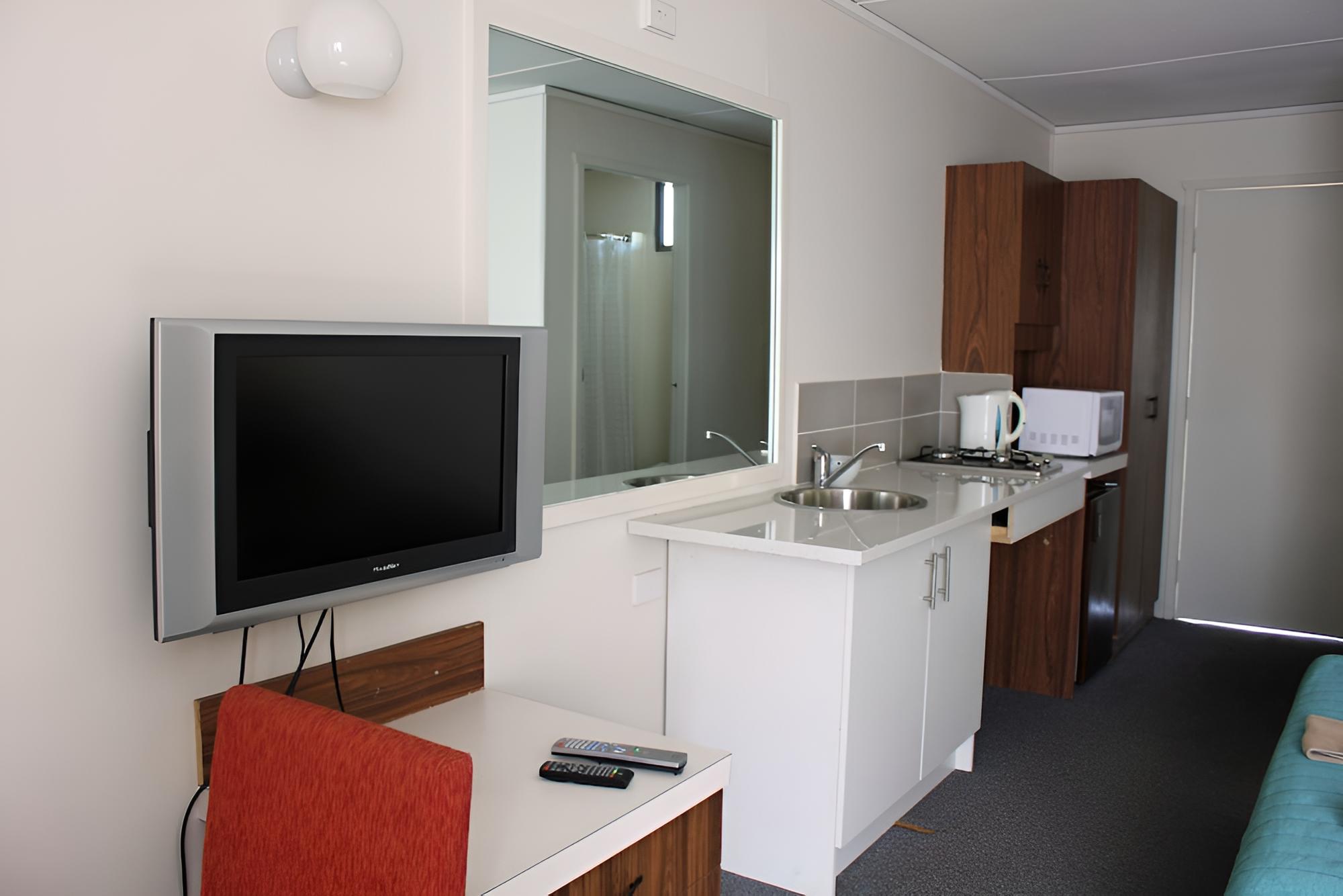 Standard Cabin, 1 Queen Bed photo 2