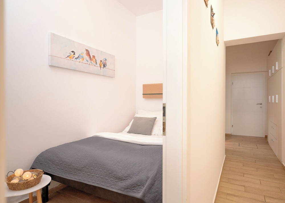 Family Apartment, 2 Bedrooms, Beachfront photo 3