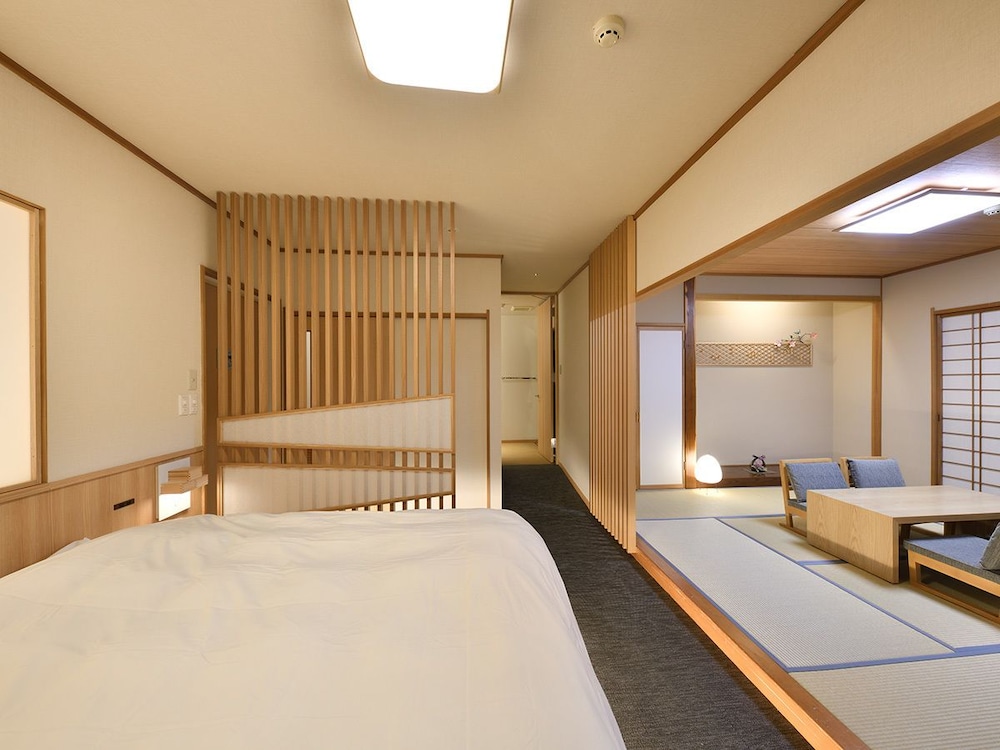 Western Suite Room , 1 King Bed with Private Bath (IKOI)