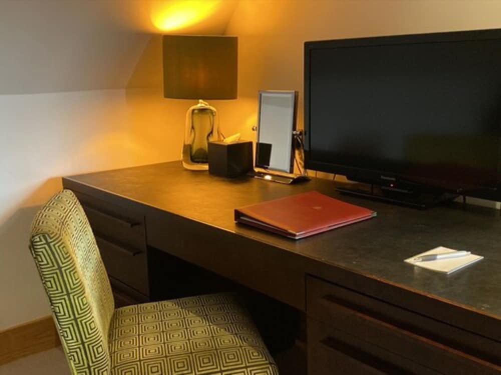 Luxury King Room - Photo 8