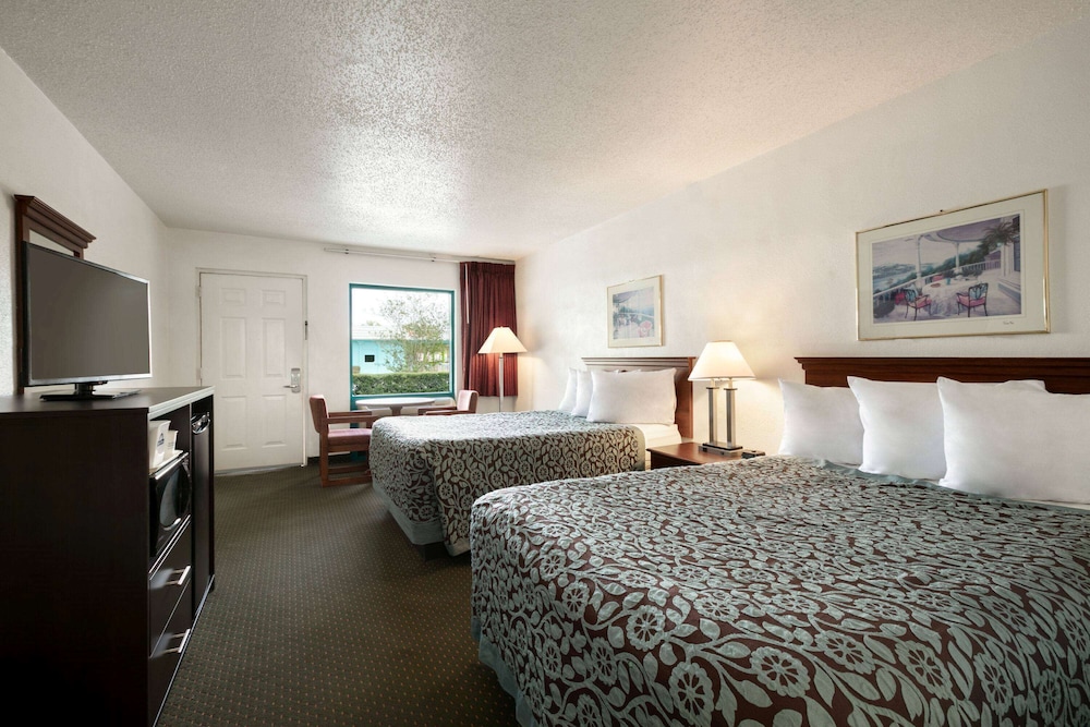 Room, 2 Double Beds, Non Smoking - Photo 1