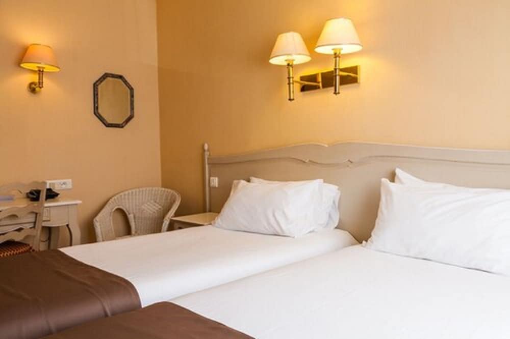 Standard Double or Twin Room - Photo 3