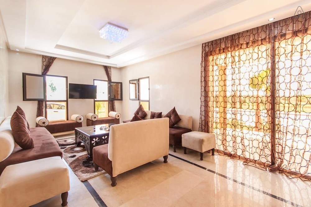 Villa photo 1