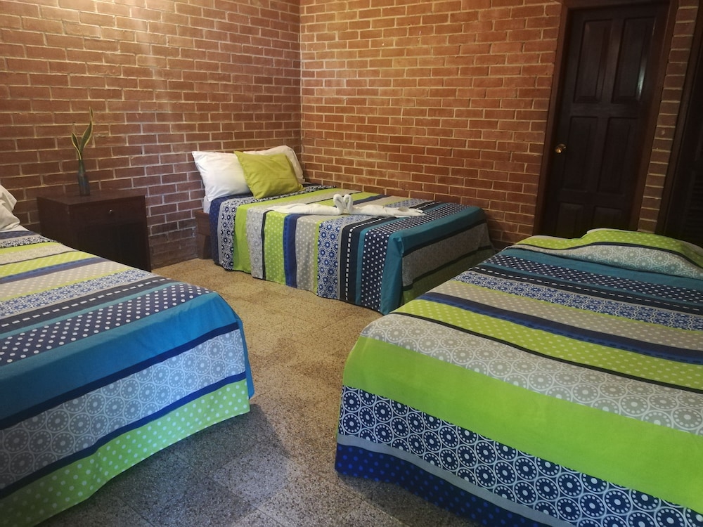 Basic Triple Room, Multiple Beds, Non Smoking photo 2