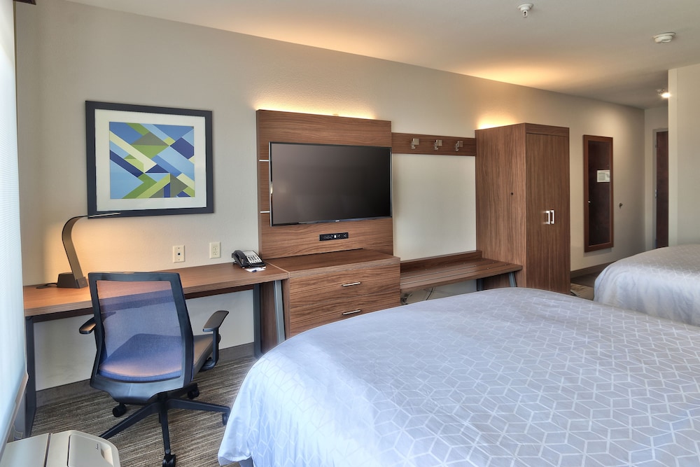 Standard Room, 2 Queen Beds, Mountain View - Photo 3
