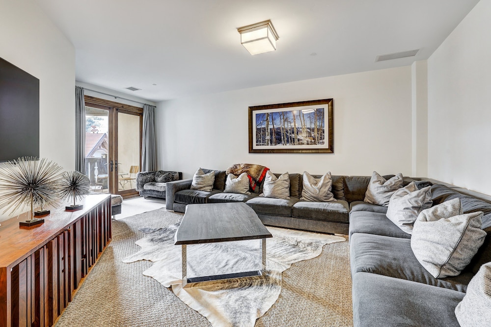 Room, 5 Bedrooms, Mountain View (Residence)