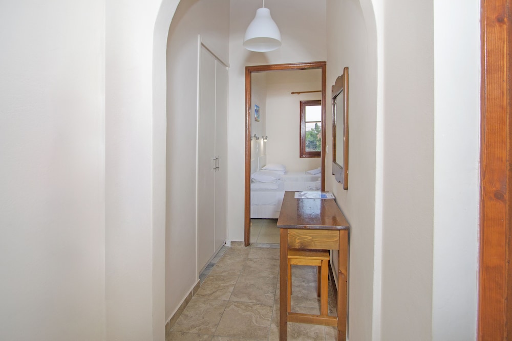 Standard Studio, Balcony