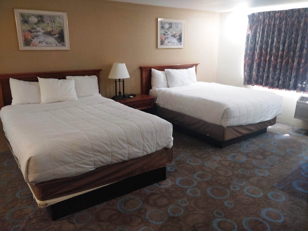 Comfort Room, 2 Queen Bed ADA photo 1