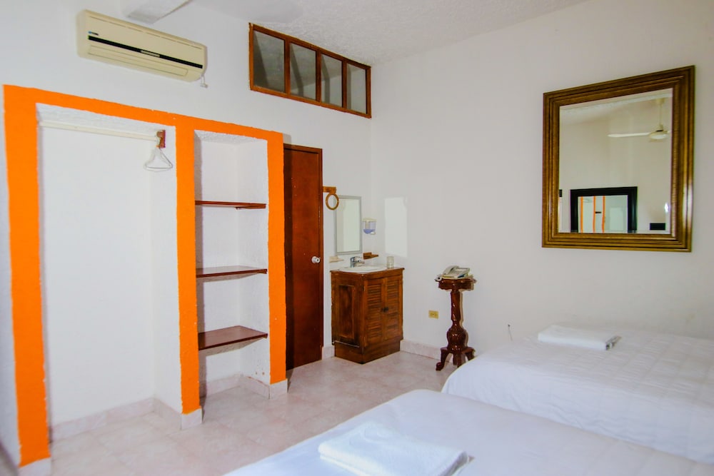 Standard Room, 2 Queen Beds photo 3
