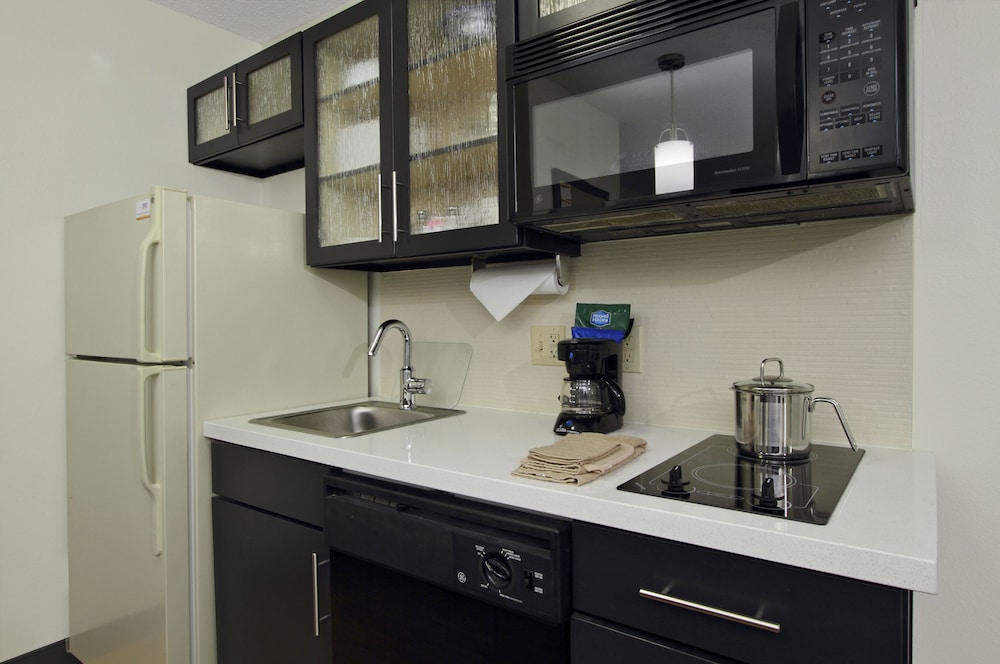 Studio Suite, 1 Queen Bed, Accessible Bathtub (Communications) - Photo 6