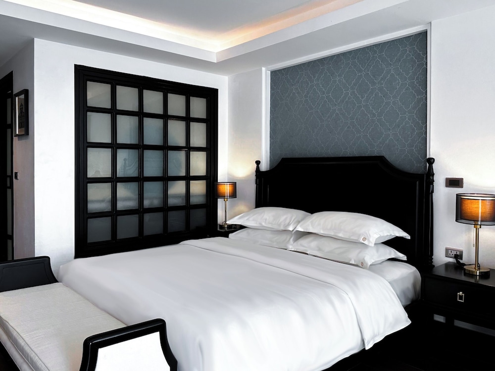 Superior King Room - Photo 3