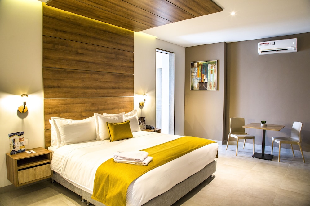 Deluxe Suite - Photo 2