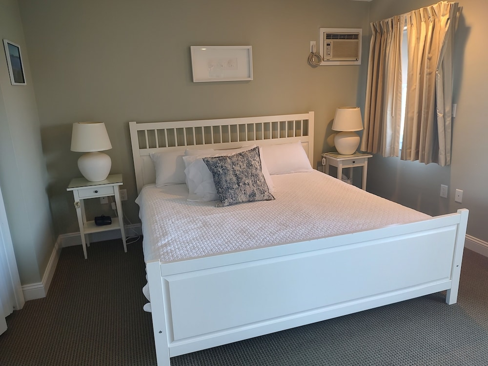 Standard Room, 1 King Bed photo 2