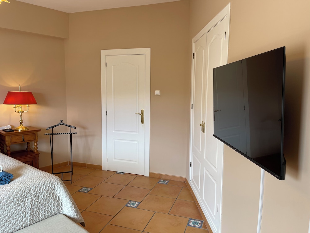 9. Coral Suite - Deluxe Double Room photo 2