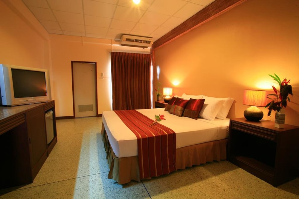 Deluxe Room, 1 Large (Double) Bed photo 2