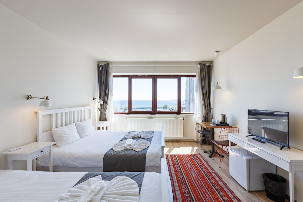 Panoramic Triple Room, Multiple Beds, Sea View, Sea Facing photo 3