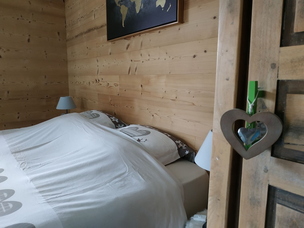 Deluxe Room - Photo 17
