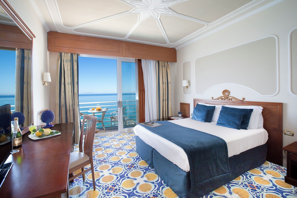 Standard Double Room, Partial Sea View - Photo 2