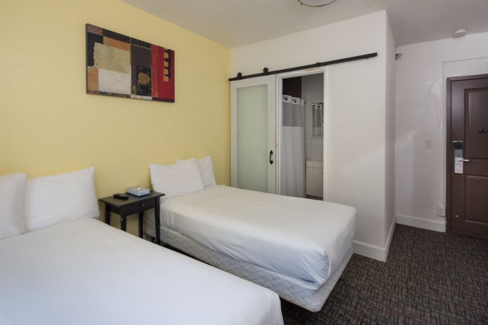 Twin Room, Private Bathroom photo 3