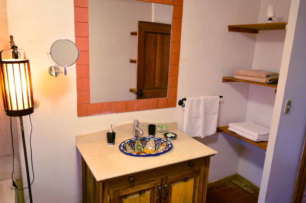 Deluxe Quadruple Room, Jetted Tub photo 3