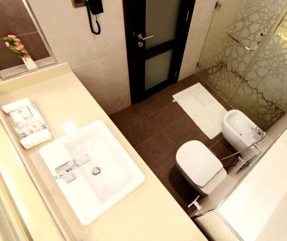 Standard Suite - Photo 5