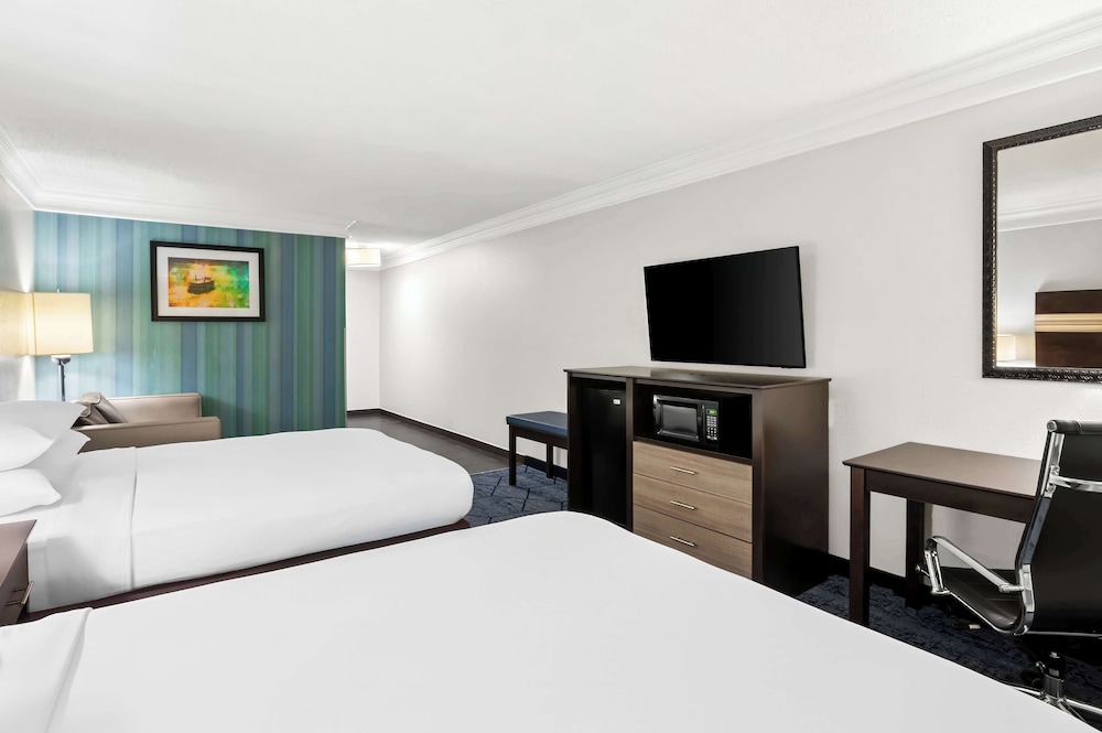 Suite, 2 Queen Beds, Accessible, Bathtub (with Sofabed) - Photo 2