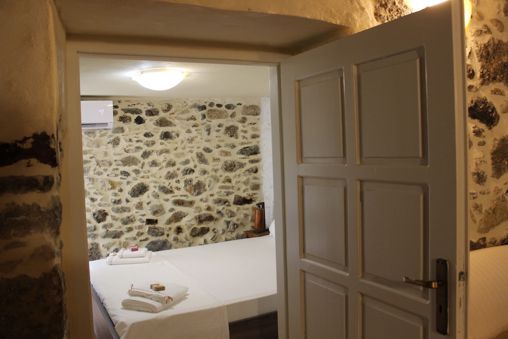 Traditional Apartment, 1 Double Bed with Sofa bed, Ground Floor (Roe) photo 1