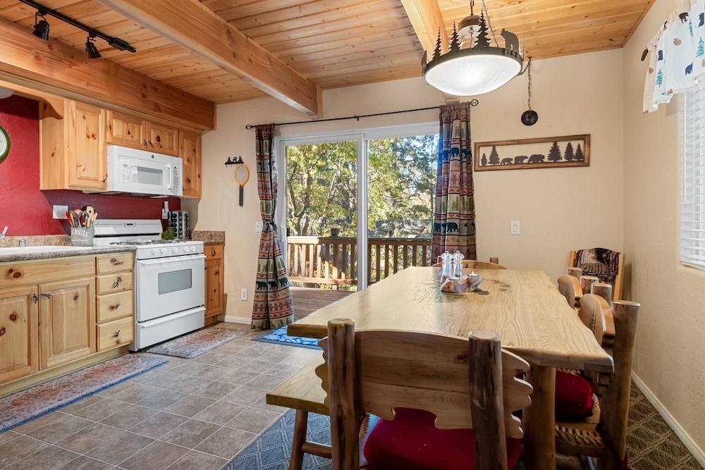 House, Multiple Beds, Patio, Mountain View photo 3